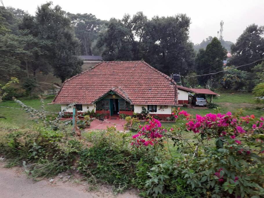 A Quaint Cottage With Rajah'S Seat View. Madikeri Esterno foto